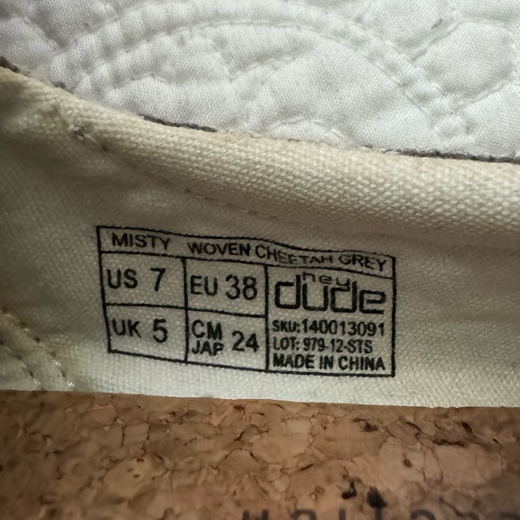 NWOT Women’s Hey Dude leopard gray white size 7 - Picture 3 of 4